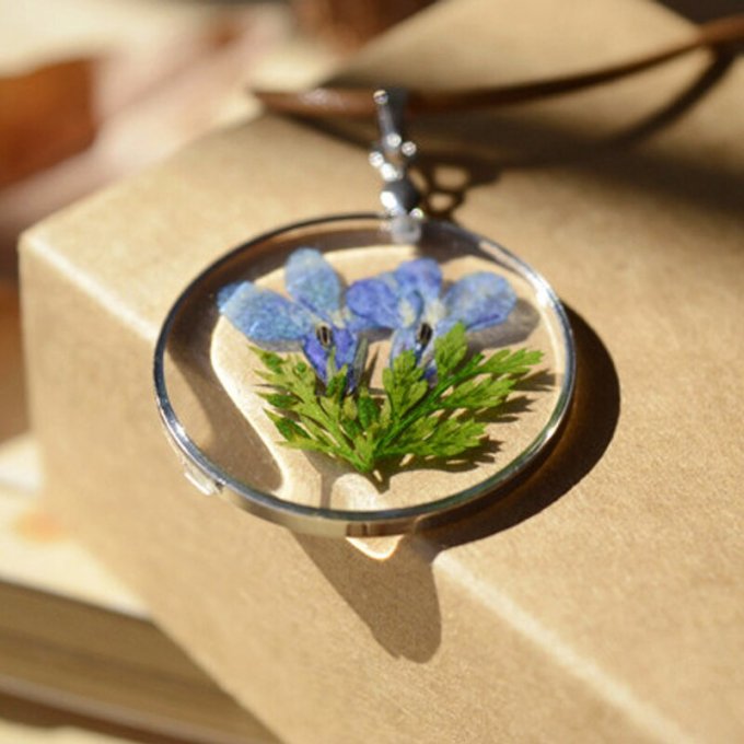 collier pendentif fleurs séchées